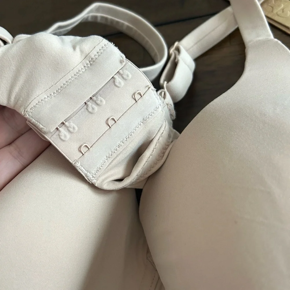 SKIMS Fits Everybody T-Shirt Bra in Mica Light Tan Size 42D NEW With Tags - Picture 7 of 8